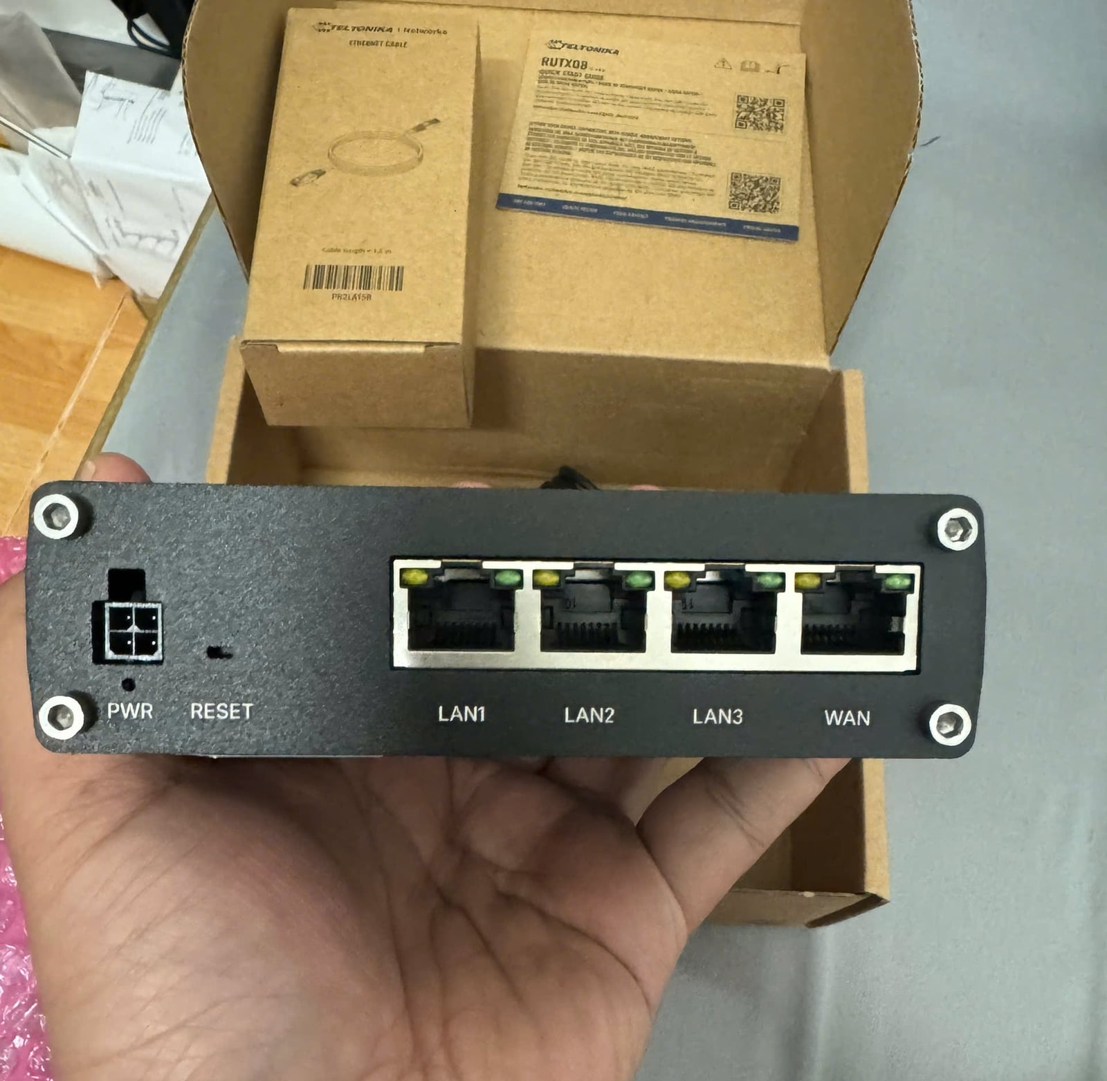 Teltonika RUTX08 mới